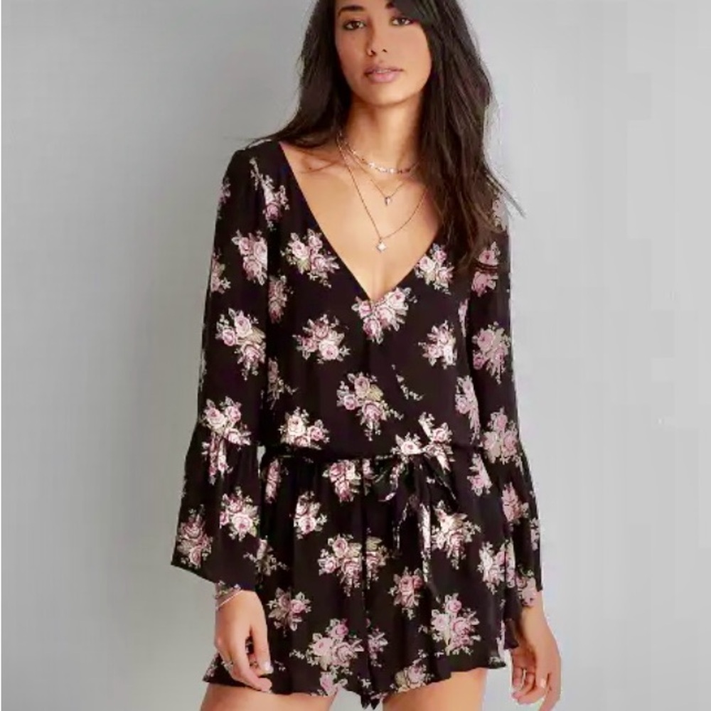 NWOT..American Eagle Outfitters Black Floral Boho Romper Medium